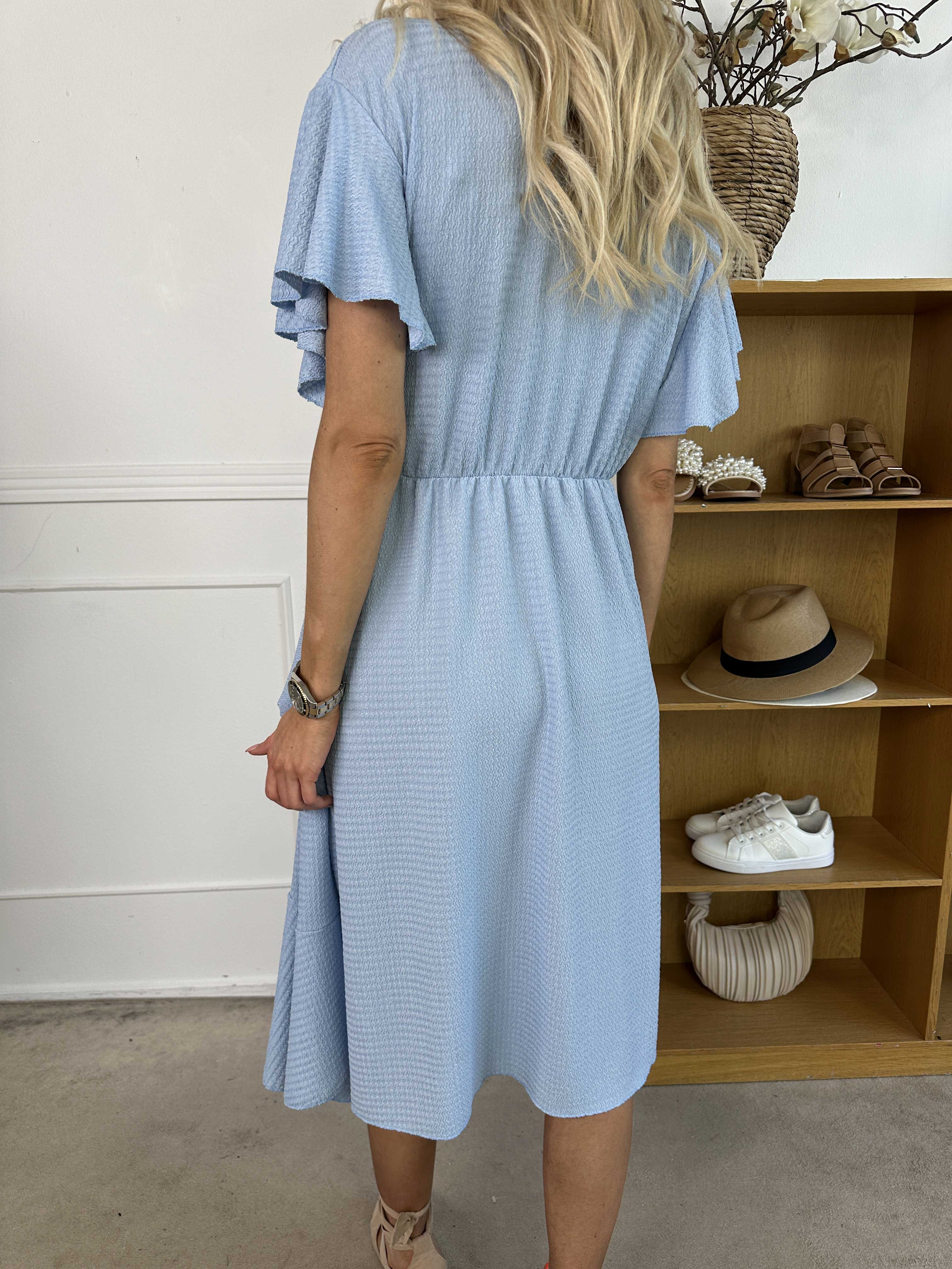 Eliana - Sød kjole i slå-om look med flæser